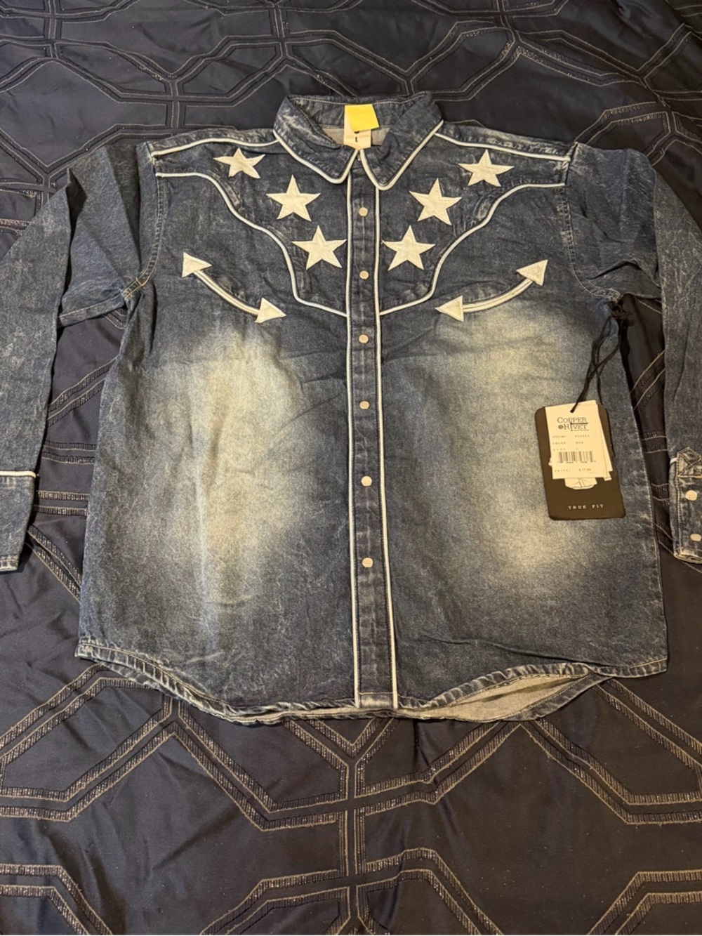 Copper Rivet Star Appliqué Western Denim Shirt in Faded Blue
